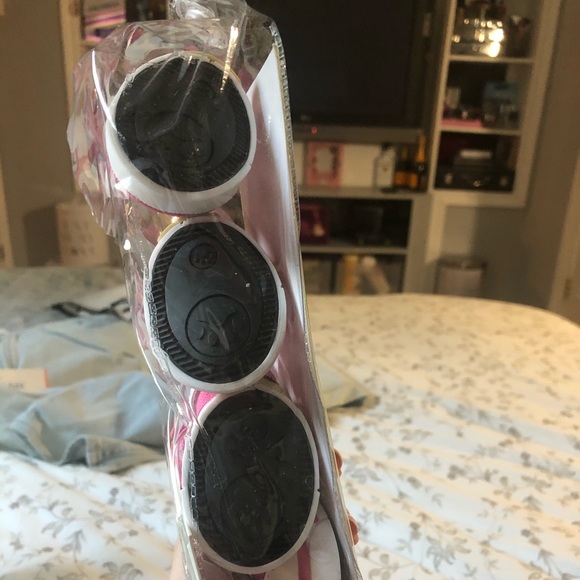 Pink converse for small doggies - Picture 4 of 7